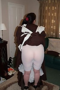 Milf tetona folla y recibe un creampie de un chico en el apartamento de su padre